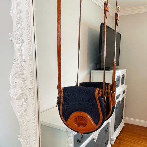 VINTAGE Dooney & Bourke Duck Logo Small Crossbody Handbag Leather Saddle Bag - Picture 3 of 9